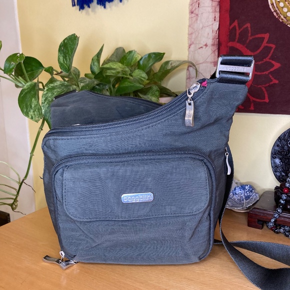 BAGGALLINI Criss Cross Bagg Crossbody Shoulder Bag Purse Double Zip in Charcoal - Picture 4 of 16